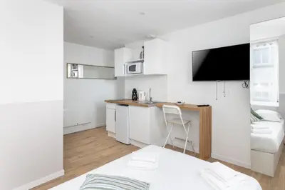 Cuisine ou kitchenette dans l'établissement Roi Arthur
