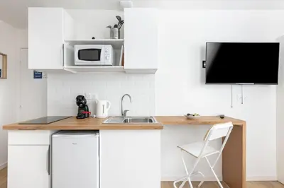Cuisine ou kitchenette dans l'établissement Roi Arthur