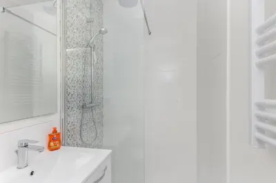 Salle de bains dans l'établissement Brocéliande