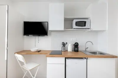 Cuisine ou kitchenette dans l'établissement Brocéliande