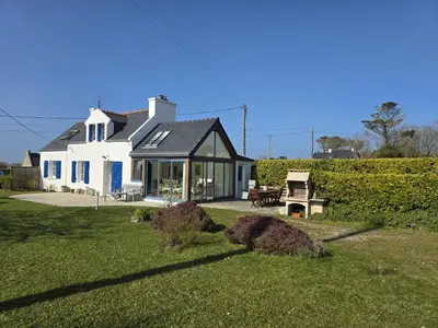 Jardin de l'établissement Charmante maison bretonne 400 m des plus belles plages