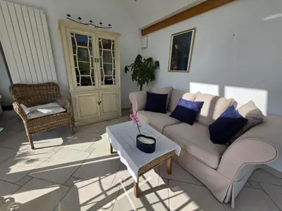 Coin salon dans l'établissement Charmante maison bretonne 400 m des plus belles plages