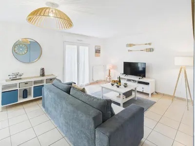 Télévision ou salle de divertissement dans l'établissement Maison familiale pour 7 proche de la mer