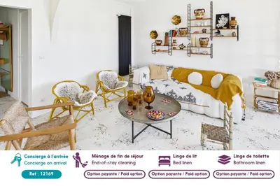 Coin salon dans l'établissement Maison pour 8 - Piscine chauffée - 800m de la plage
