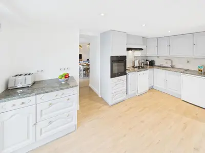 Cuisine ou kitchenette dans l'établissement Maison pour 8 avec terrasse - Kerity