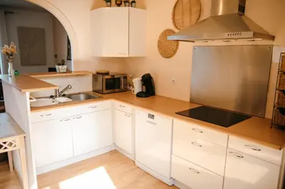 Cuisine ou kitchenette dans l'établissement Maison sur le port - Vue sur l Aber Wrach pour 6