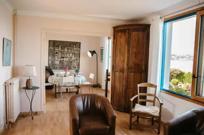 Coin salon dans l'établissement Maison sur le port - Vue sur l Aber Wrach pour 6