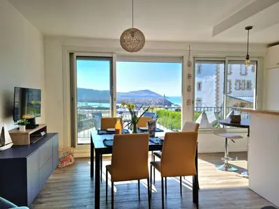 Vue générale sur la montagne ou vue sur la montagne depuis l'appartement