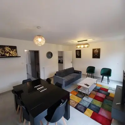 Coin salon dans l'établissement Maison de ville proche de tout, 5min du centre ville & 20min de la plage