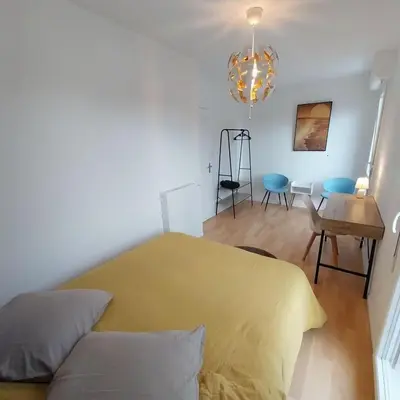 Un ou plusieurs lits dans un hébergement de l'établissement Maison de ville proche de tout, 5min du centre ville & 20min de la plage
