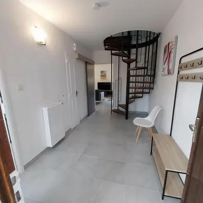 Coin salon dans l'établissement Maison de ville proche de tout, 5min du centre ville & 20min de la plage