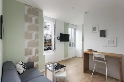 Télévision ou salle de divertissement dans l'établissement Le Terrible