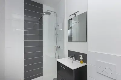 Salle de bains dans l'établissement Le Terrible