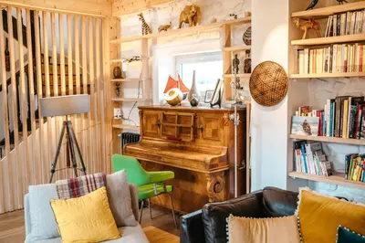 Bibliothèque dans la maison de vacances