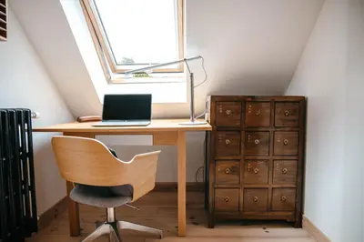 Télévision ou salle de divertissement dans l'établissement Magnifique maison pour 8 avec jardin