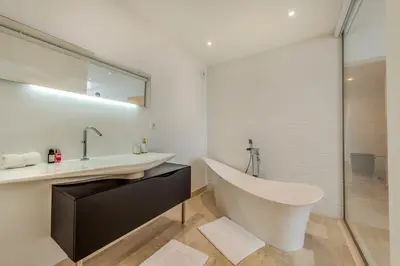 Salle de bains dans l'établissement Villa Blue Ocean - Vue mer piscine jacuzzi
