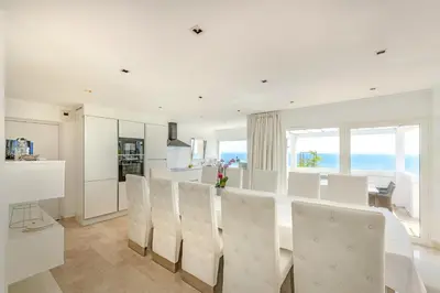 Cuisine ou kitchenette dans l'établissement Villa Blue Ocean - Vue mer piscine jacuzzi
