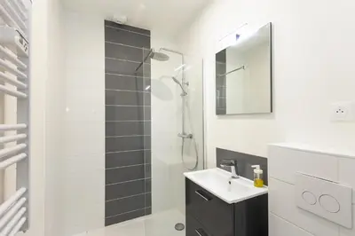 Salle de bains dans l'établissement T2 Le Téméraire