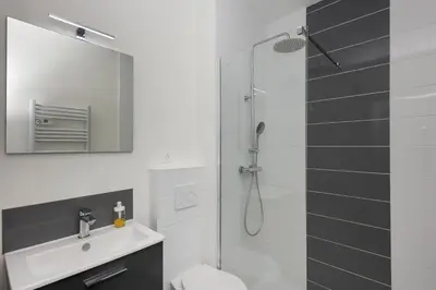 Salle de bains dans l'établissement T2 L'Inflexible