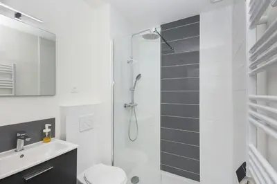 Salle de bains dans l'établissement T2 Le Redoutable
