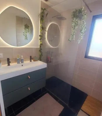 Salle de bains dans l'établissement Comme à la maison ! 4 chambres, vue mer