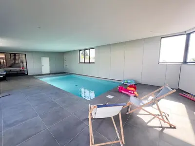 Piscine de l'établissement Villa Ty Koad 4 étoiles Piscine Intérieure 28C Plage et GR34 à 50m ou située à proximité