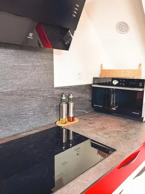 Cuisine ou kitchenette dans l'établissement Chalet baie de La Forêt-Fouesnant