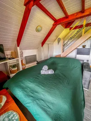 Coin salon dans l'établissement Chalet baie de La Forêt-Fouesnant