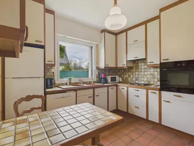 Cuisine ou kitchenette dans l'établissement Maison pour 6 avec jardin - Centre de Fouesnant