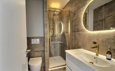 Salle de bains dans l'établissement Santec, T3 duplex, face à la mer