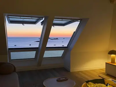 Vue générale sur la mer ou vue sur la mer prise depuis l'appartement