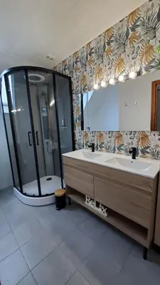 Salle de bains dans l'établissement Kervig maison à 2 pas des plages