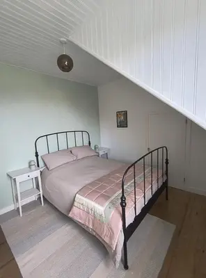Un ou plusieurs lits dans un hébergement de l'établissement Three Bedroom Breton Cottage