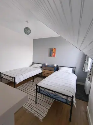 Un ou plusieurs lits dans un hébergement de l'établissement Three Bedroom Breton Cottage