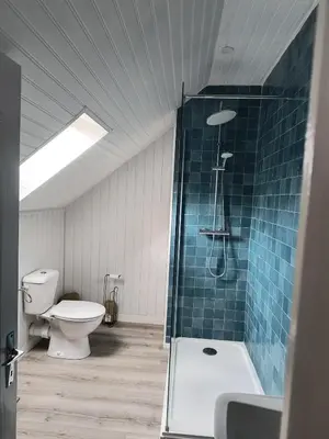 Salle de bains dans l'établissement Three Bedroom Breton Cottage