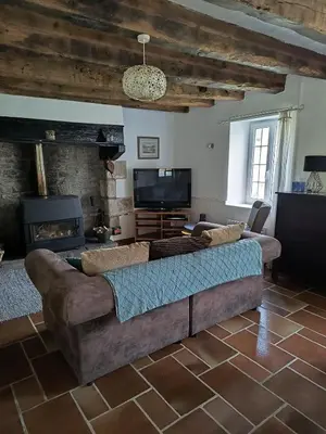 Coin salon dans l'établissement Three Bedroom Breton Cottage