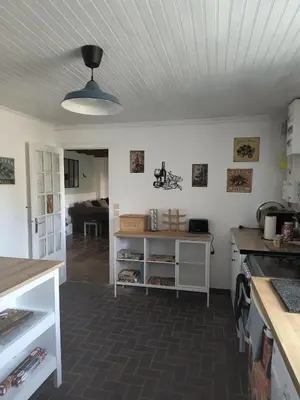 Cuisine ou kitchenette dans l'établissement Three Bedroom Breton Cottage