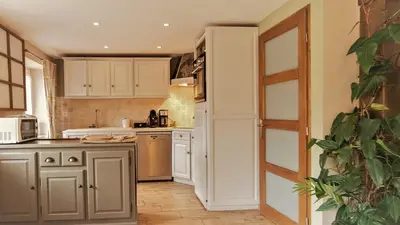 Cuisine ou kitchenette dans l'établissement Location de La Ferme De Kerraoul