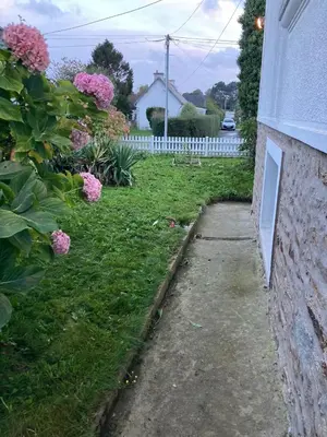 Jardin de l'établissement Maison Plestin proche plage et GR 34 avec Jardin