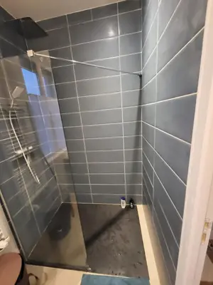 Salle de bains dans l'établissement Maison Plestin proche plage et GR 34 avec Jardin