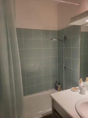 Salle de bains dans l'établissement Appartement dans une résidence avec piscines