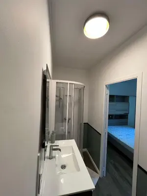 Salle de bains dans l'établissement Au relais de la gare