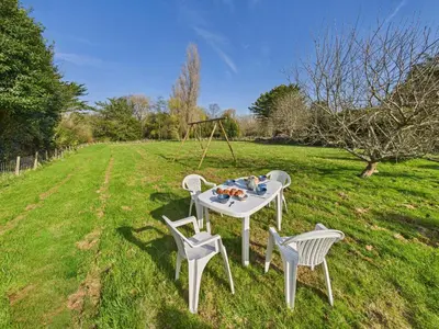Jardin de l'établissement Agréable maison avec grand jardin pour 4