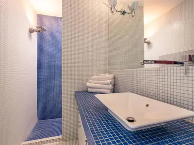 Salle de bains dans l'établissement Holiday Home Villa de la Baie by Interhome