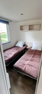 Un ou plusieurs lits dans un hébergement de l'établissement mobil home Eleganzia domaine de kerlann