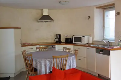 Cuisine ou kitchenette dans l'établissement Gîtes du Manoir de Goandour