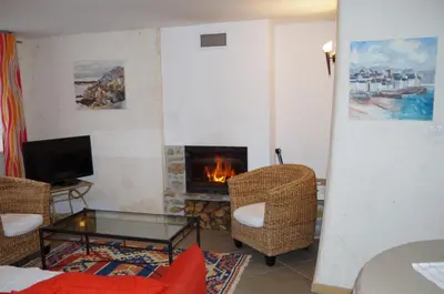 Télévision ou salle de divertissement dans l'établissement Gîtes du Manoir de Goandour