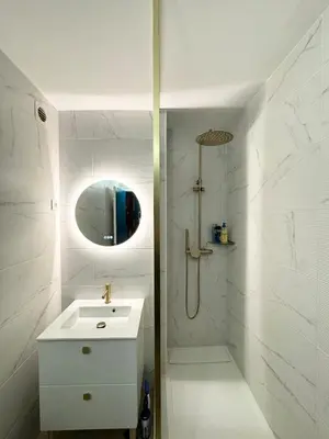 Salle de bains dans l'établissement Appartement de charme, Bénodet