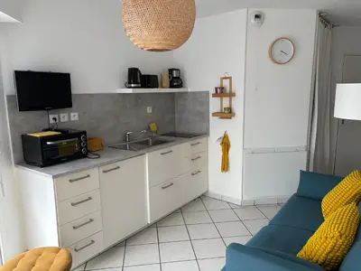 Cuisine ou kitchenette dans l'établissement Studio plougonvelin