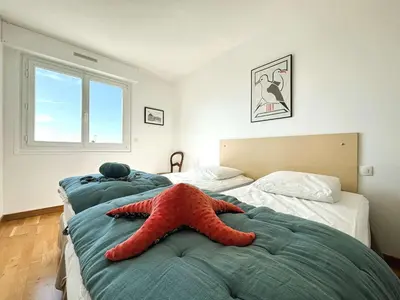 Un ou plusieurs lits dans un hébergement de l'établissement Appartement lumineux à Bénodet, plage et commerces à pied - FR-1-481-176